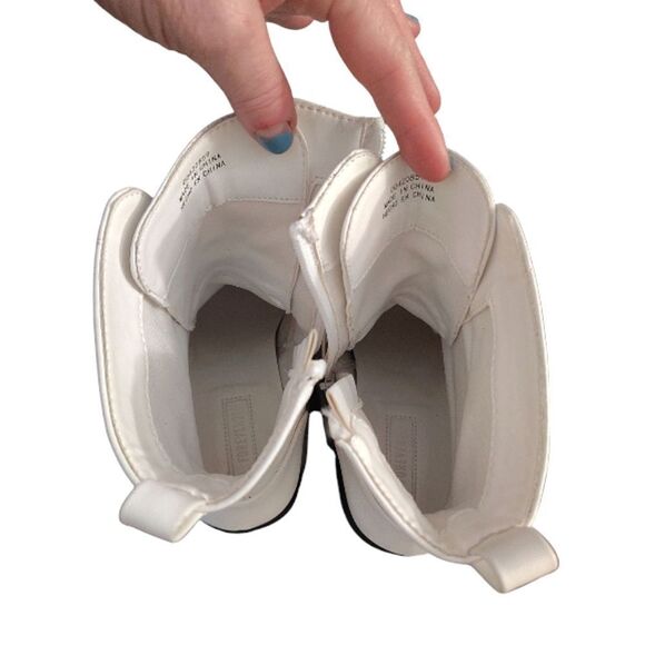 Forever 21 White Faux Leather Buckle Chunky Platform Ankle Boots Size 8 - Picture 8 of 14